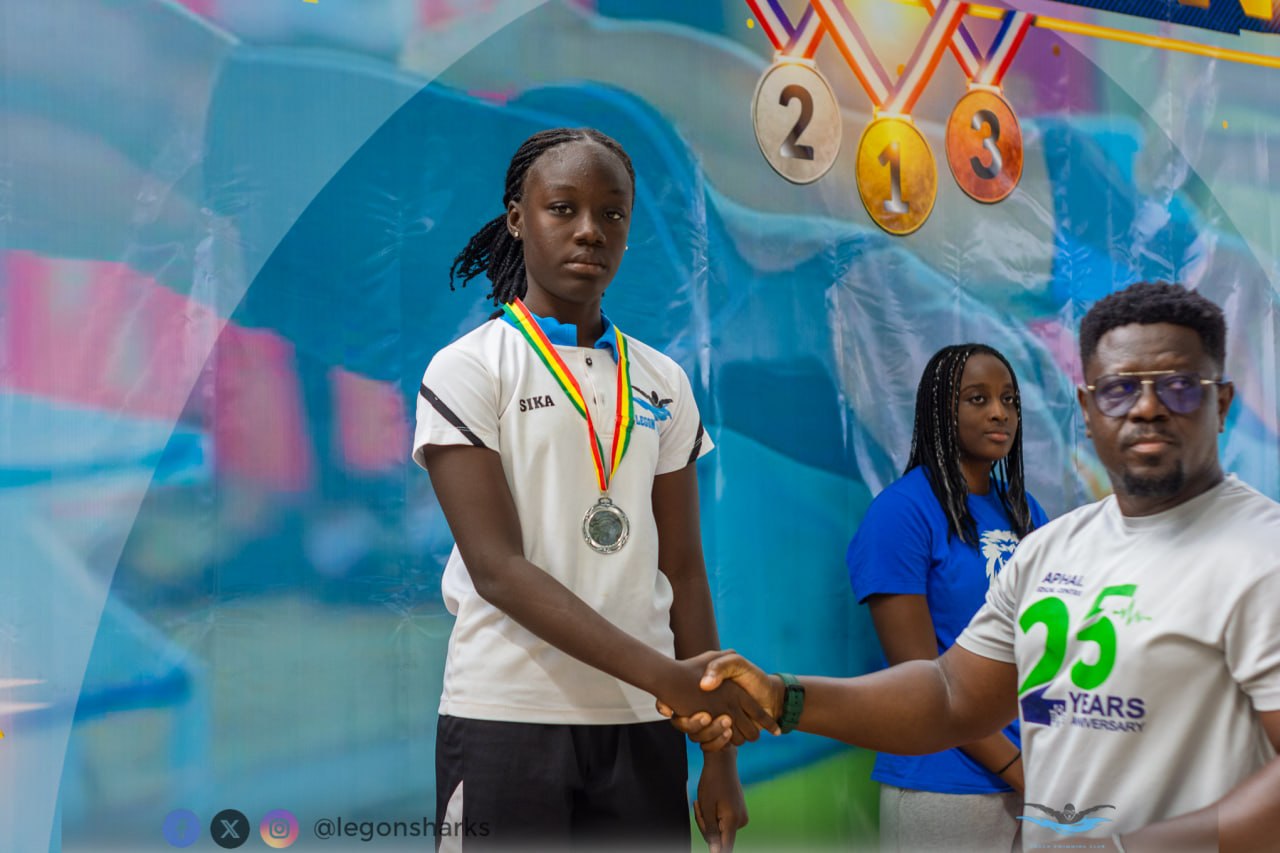 Sika receiving silver medal