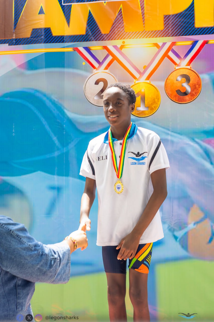 Eli receiving gold medal